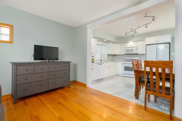 7748 Suburban Lane, Bridgeview, IL 60455