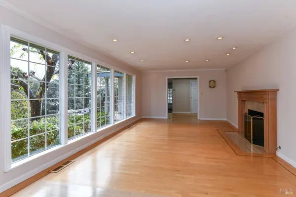 15 Via Del Arroyo DR, Napa, CA 94559