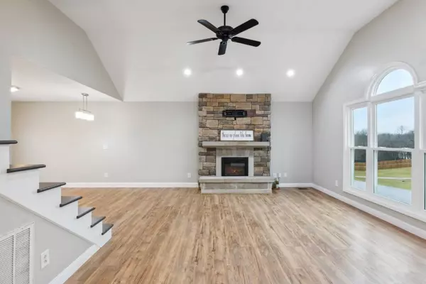 1084 Heatherwood Rd, Pleasant View, TN 37146