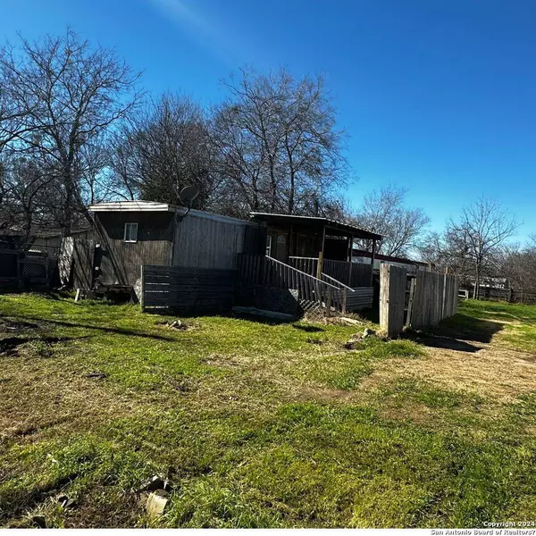 1513 Hough Ave, Adkins, TX 78101