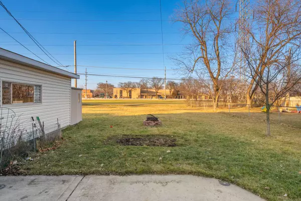 7748 Suburban Lane, Bridgeview, IL 60455