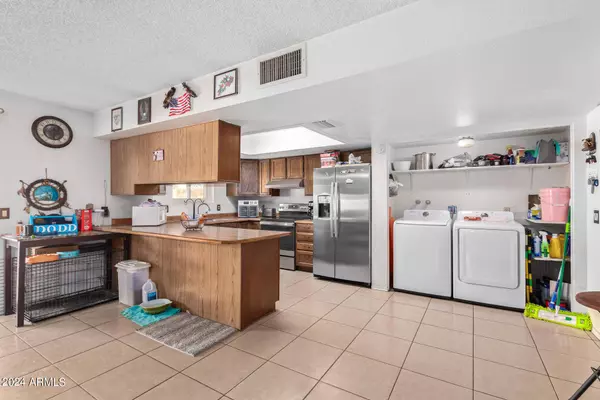 740 W ROSAL Avenue, Apache Junction, AZ 85120