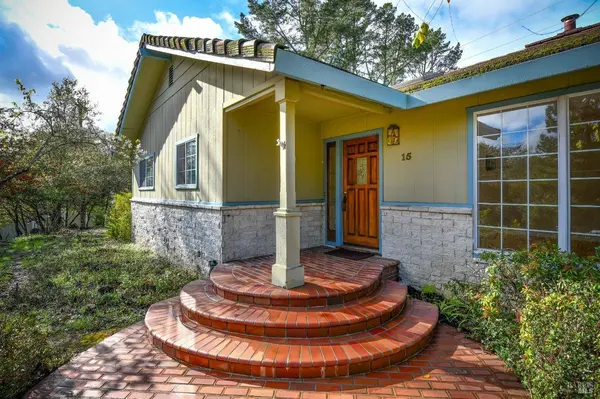 15 Via Del Arroyo DR, Napa, CA 94559