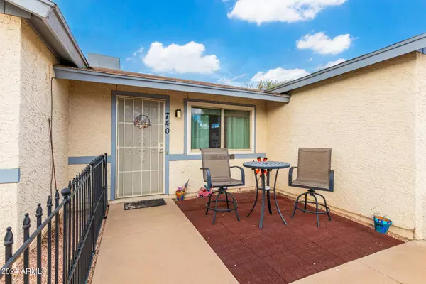 740 W ROSAL Avenue, Apache Junction, AZ 85120