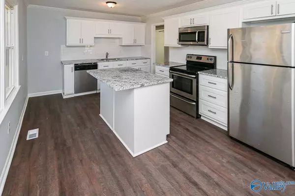 3218 Deerfield Road NW, Huntsville, AL 35810