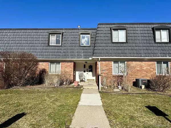 1810 Colonial Village Way 4, Waterford, MI 48328