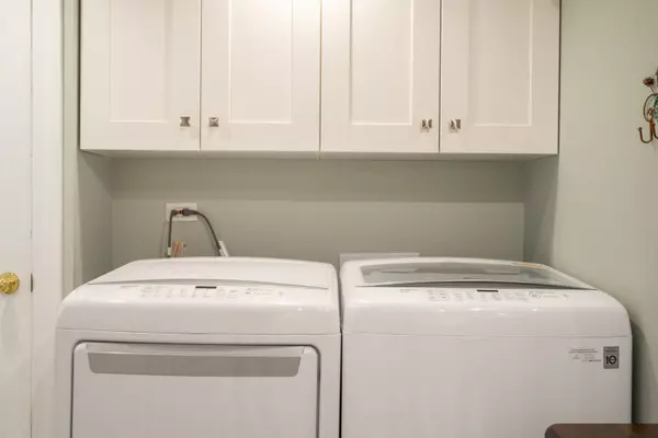 7748 Suburban Lane, Bridgeview, IL 60455