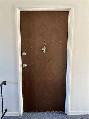 1810 Colonial Village Way 4, Waterford, MI 48328