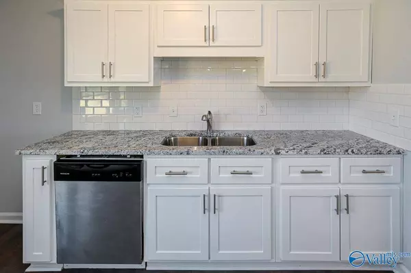 3218 Deerfield Road NW, Huntsville, AL 35810