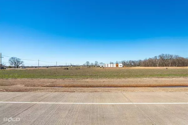 1756 Swan Lake Road, Bossier City, LA 71111