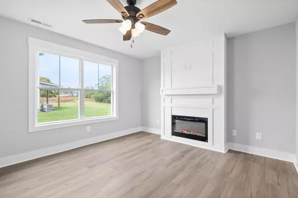 157 Monaghan Dr, Clarksville, TN 37042