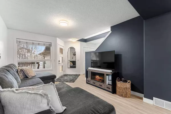 1042 Channelside WAY SW, Airdrie, AB T4B 3H8