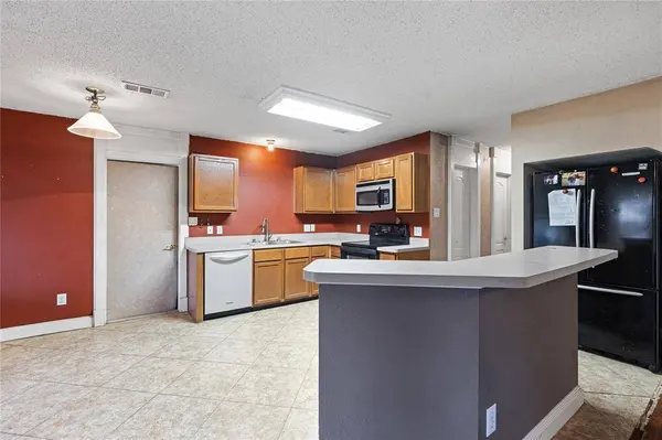 1100 Hillside Drive, Justin, TX 76247