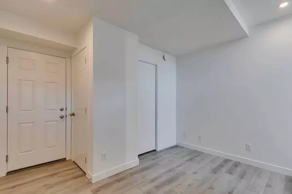 142 Spring Creek Common SW, Calgary, AB T3H 6E2