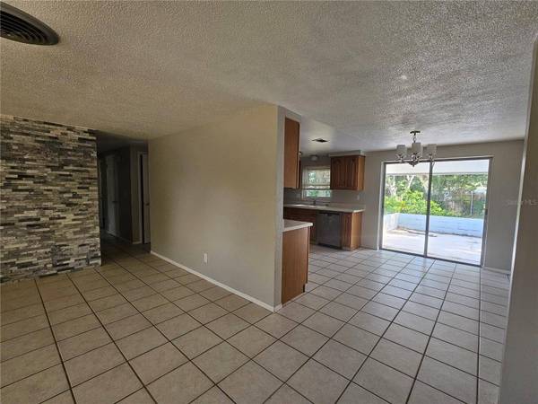 300 74TH AVE NE, St Petersburg, FL 33702