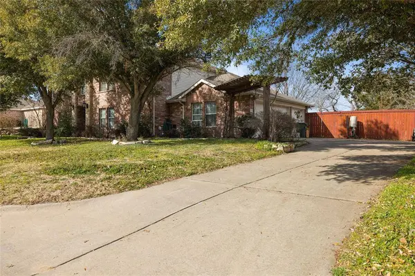 1100 Hillside Drive, Justin, TX 76247