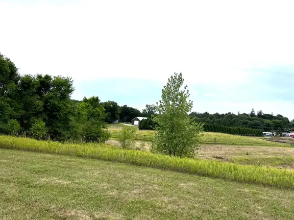 411 Chestnut LN, Faribault, MN 55021