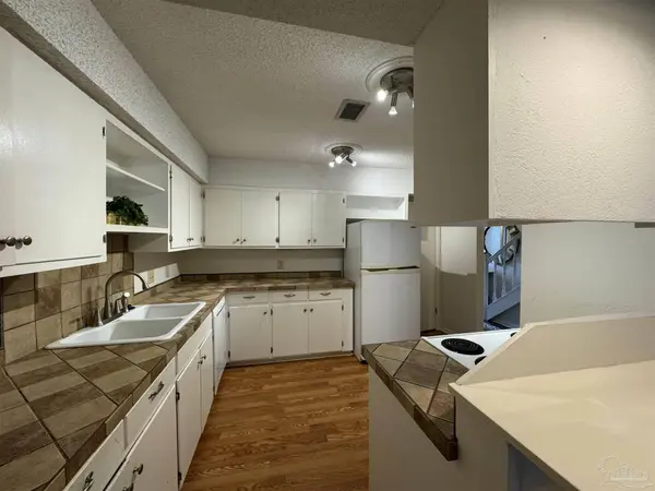 3400 Wimbledon Dr, Pensacola, FL 32504