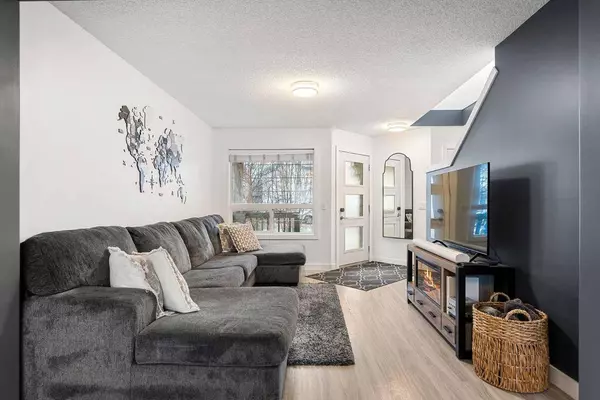 1042 Channelside WAY SW, Airdrie, AB T4B 3H8