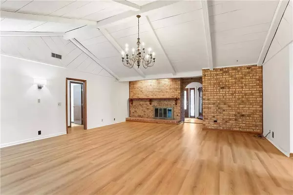 3201 TOLMAS DR, Metairie, LA 70002