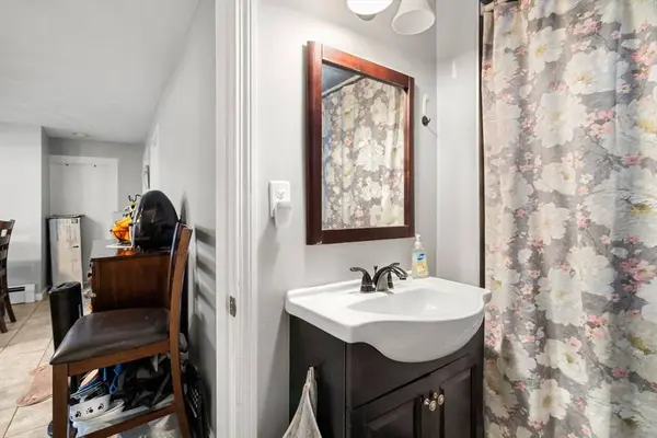 5 Walnut St, Methuen, MA 01844