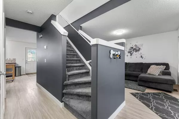 1042 Channelside WAY SW, Airdrie, AB T4B 3H8