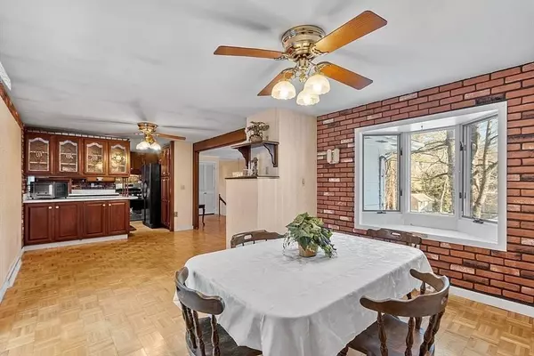 5 Gifford Ln, Chelmsford, MA 01824