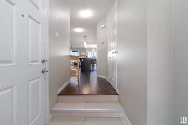 1724 CHAPMAN WY SW, Edmonton, AB T6W 2E8