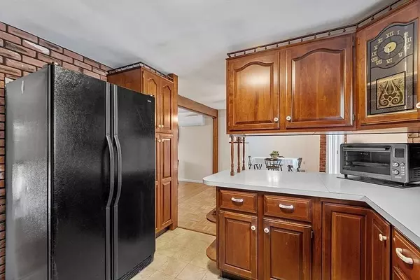 5 Gifford Ln, Chelmsford, MA 01824