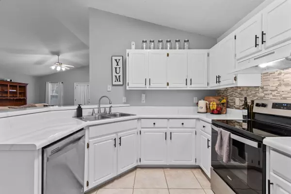 392 Pristine Water Lane, Mary Esther, FL 32569