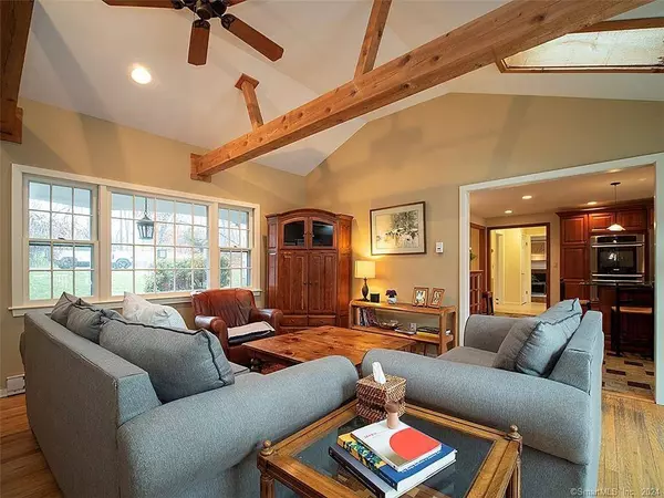 25 Brookhills Road, Branford, CT 06405