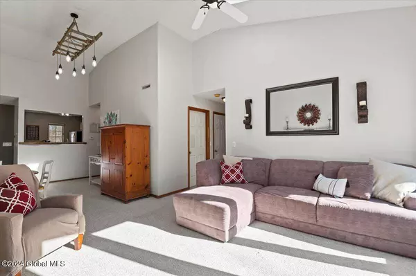 4512 Foxwood S Drive, Clifton Park, NY 12065