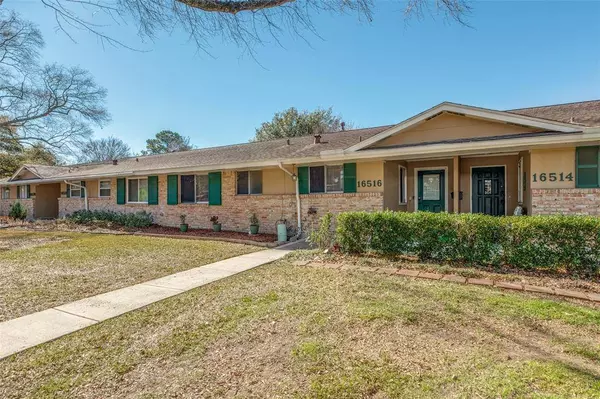 16516 Diana LN, Houston, TX 77062