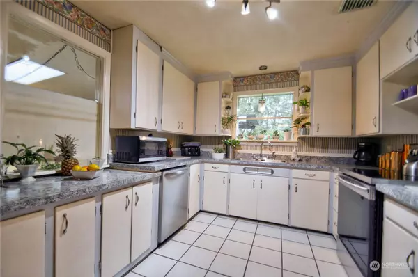 3525 49th AVE SW, Olympia, WA 98502