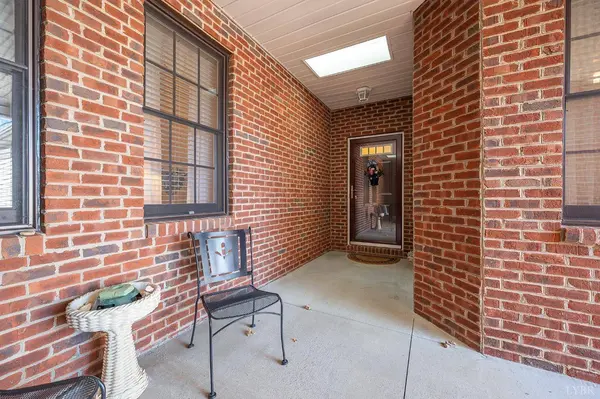1446 Valley Vista LN, Forest, VA 24551
