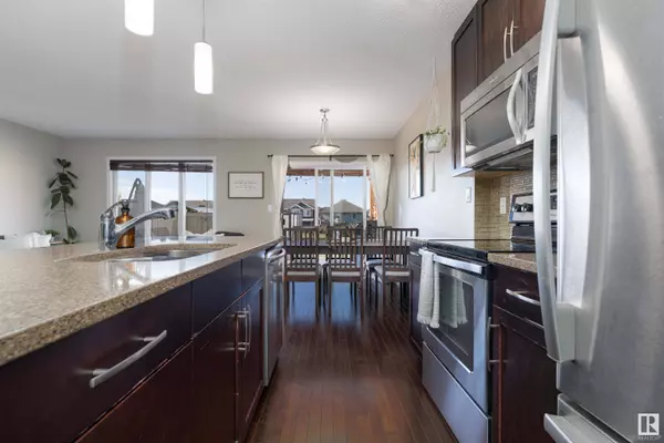 1724 CHAPMAN WY SW, Edmonton, AB T6W 2E8