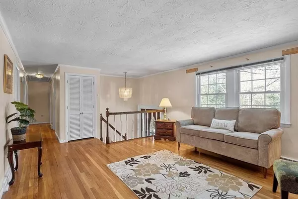 5 Gifford Ln, Chelmsford, MA 01824