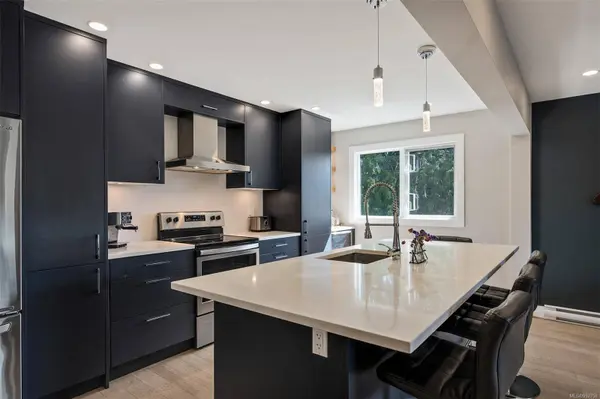 1215 Bay St, Victoria, BC V8T 1S7