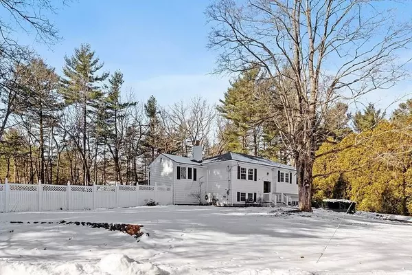 5 Gifford Ln, Chelmsford, MA 01824