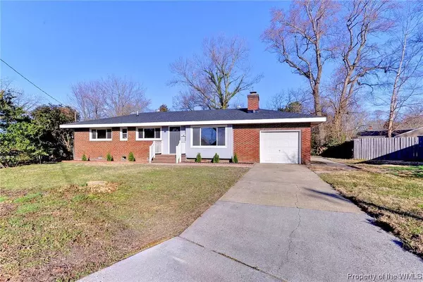 18 Rosewood LN, Newport News, VA 23602