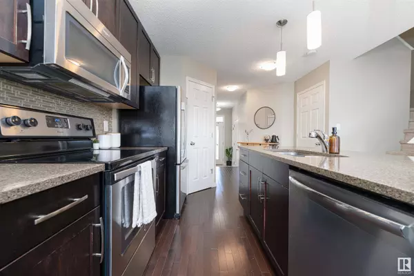 1724 CHAPMAN WY SW, Edmonton, AB T6W 2E8