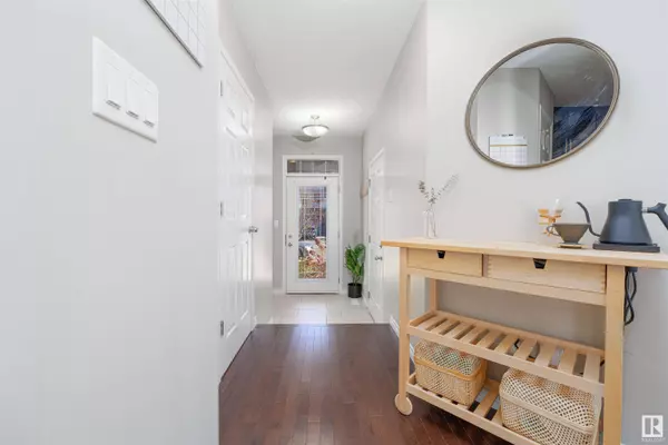 1724 CHAPMAN WY SW, Edmonton, AB T6W 2E8