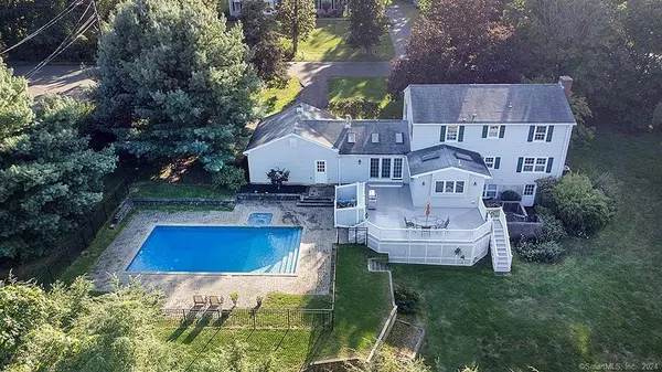 25 Brookhills Road, Branford, CT 06405