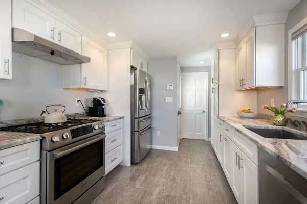 3 Plymouth Ave, Duxbury, MA 02332