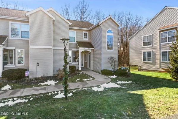 4512 Foxwood S Drive, Clifton Park, NY 12065