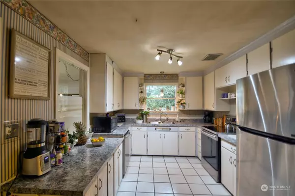 3525 49th AVE SW, Olympia, WA 98502