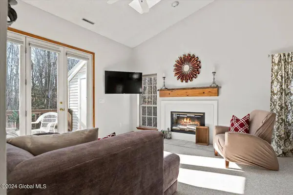 4512 Foxwood S Drive, Clifton Park, NY 12065