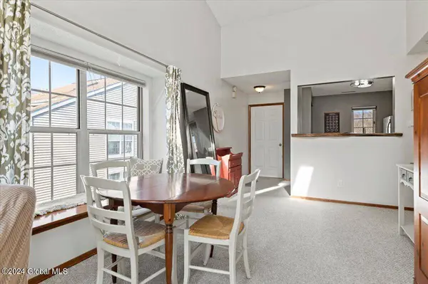 4512 Foxwood S Drive, Clifton Park, NY 12065