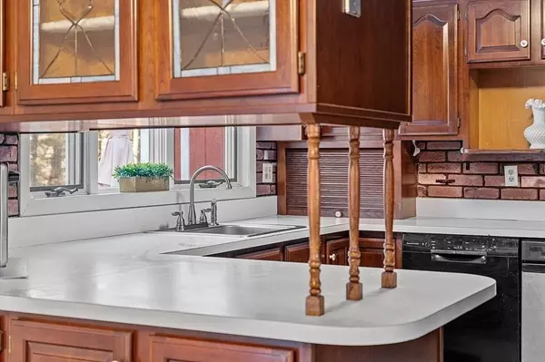 5 Gifford Ln, Chelmsford, MA 01824