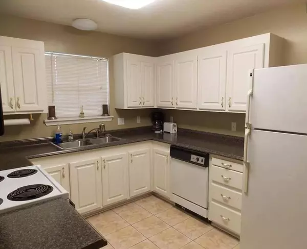 10 Bryant Dr, Hattiesburg, MS 39402